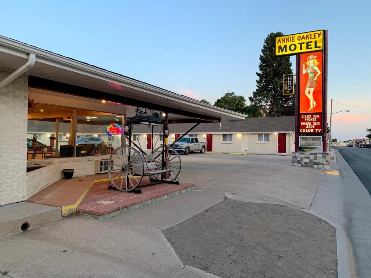 Annie Oakley Motel Oakley エクステリア 写真