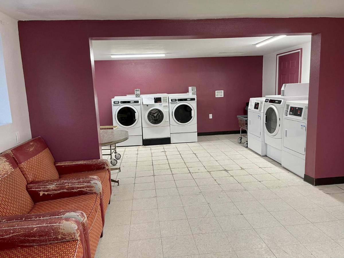 Annie Oakley Motel Oakley エクステリア 写真