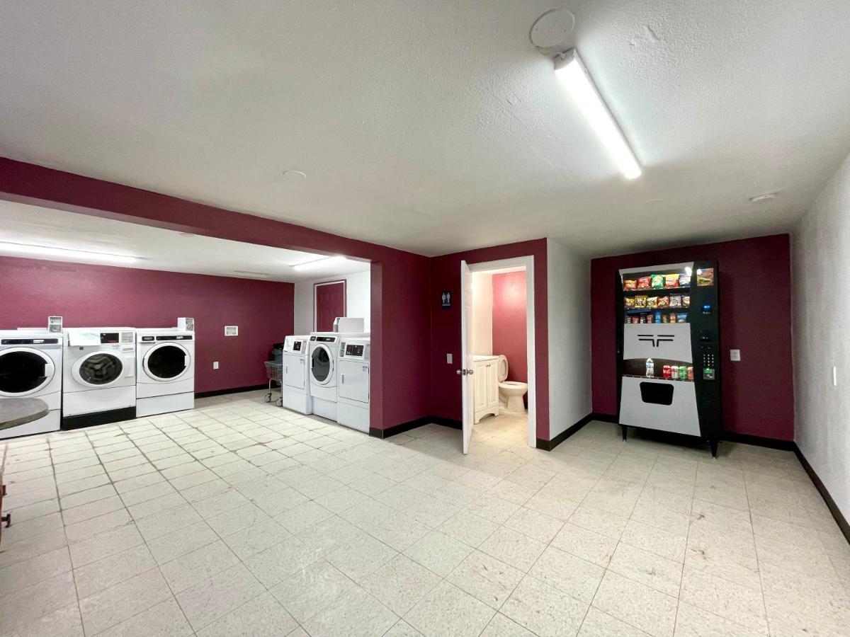 Annie Oakley Motel Oakley エクステリア 写真