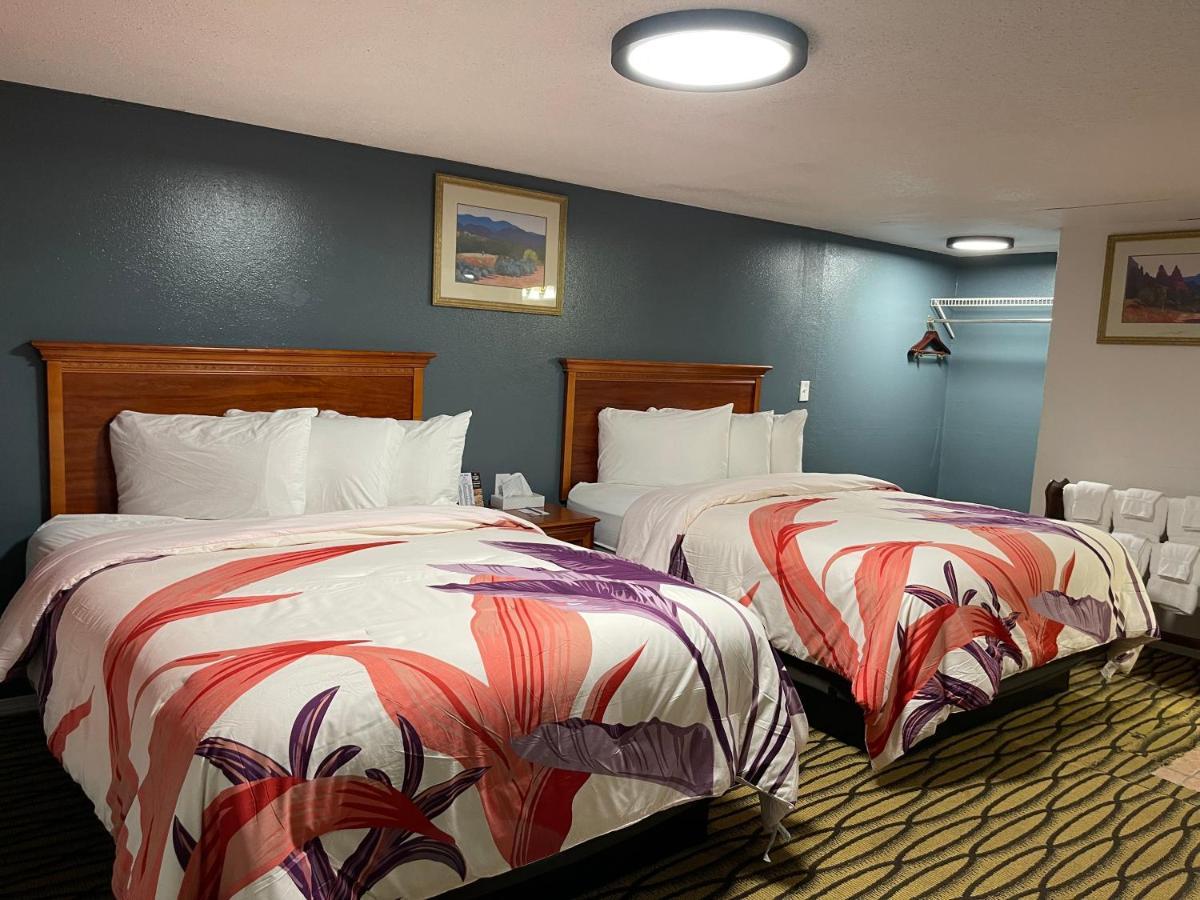 Annie Oakley Motel Oakley エクステリア 写真