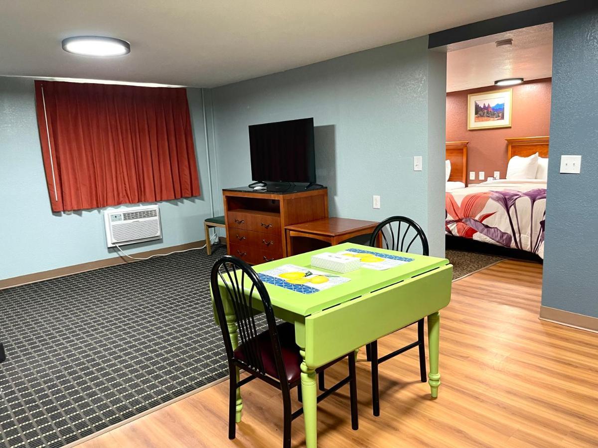Annie Oakley Motel Oakley エクステリア 写真