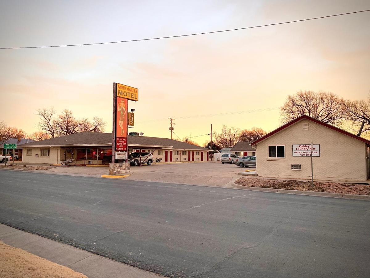 Annie Oakley Motel Oakley エクステリア 写真